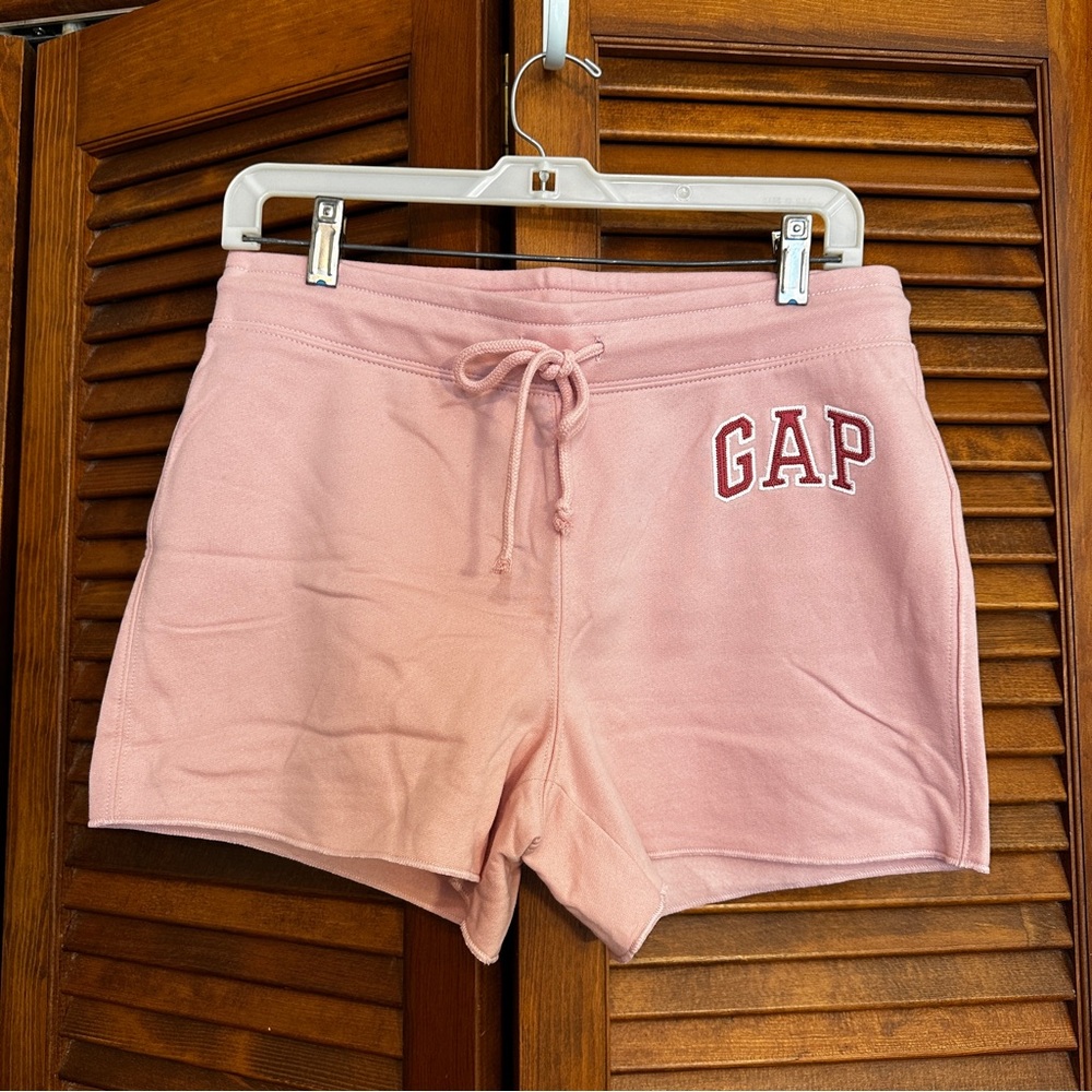 NWT GAP Factory pink fleece Heritage shorts with applique rose/white logo, S